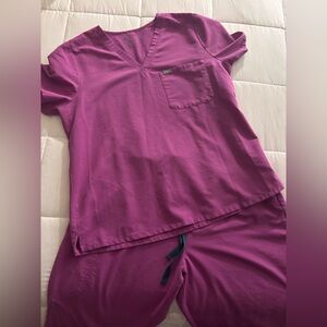 FIGS Plum Jogger Scrub set